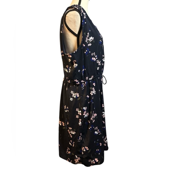 41 Hawthorn Floral Sleeveless Tie Waist Dress Clara Navy Size XL - Picture 6 of 8